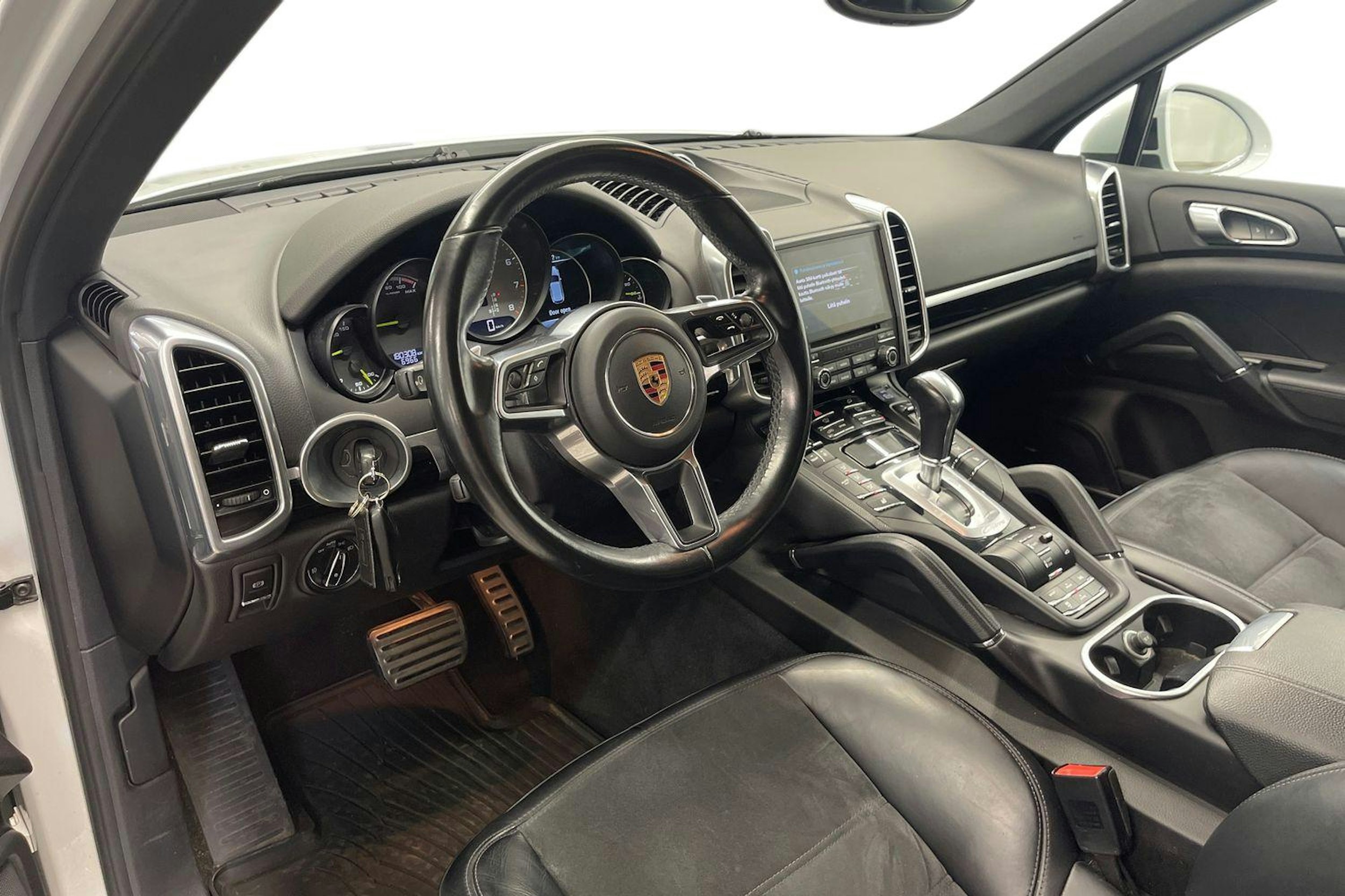 Valkoinen Porsche Cayenne 2017 kuva 6.