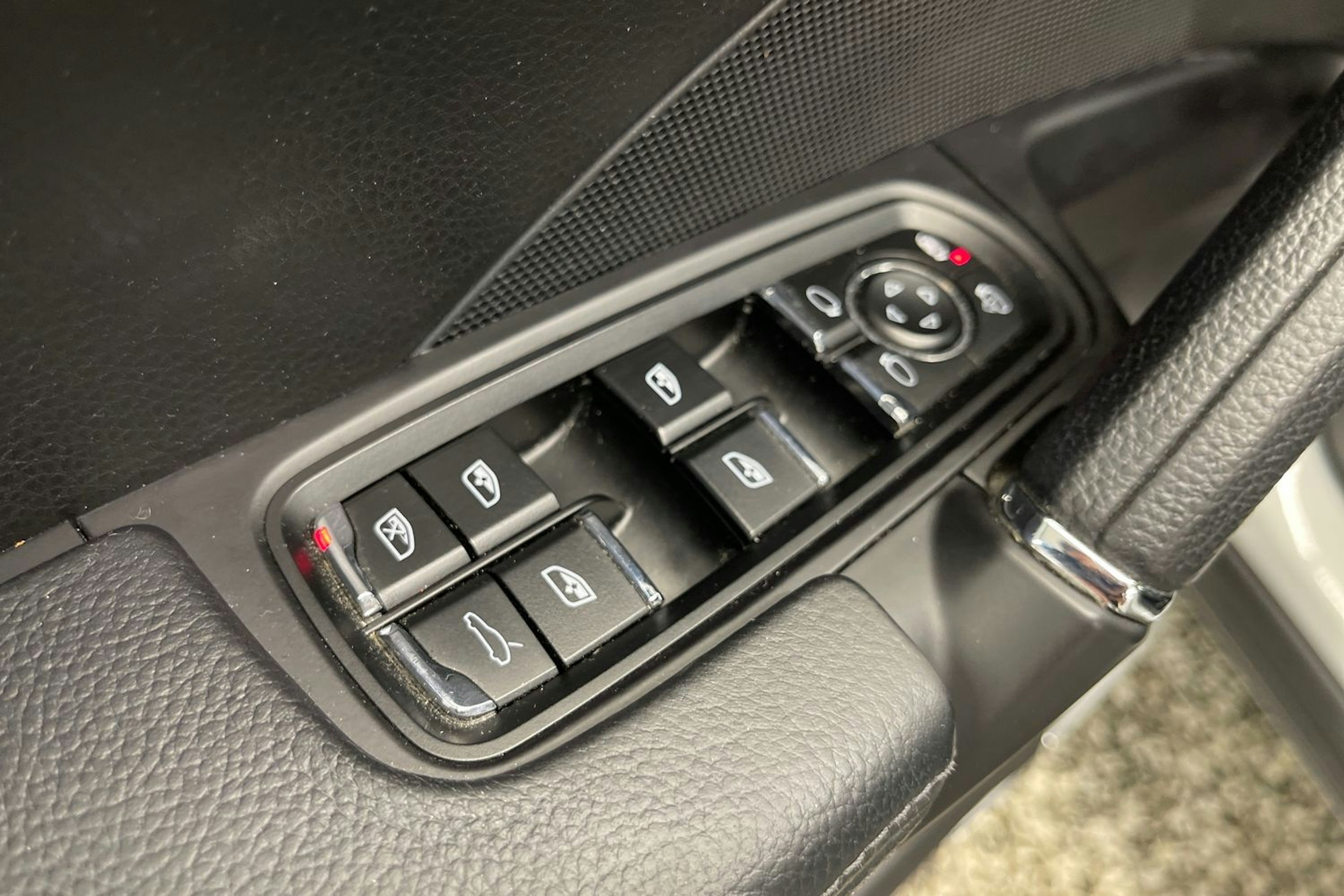 Valkoinen Porsche Cayenne 2017 kuva 13.