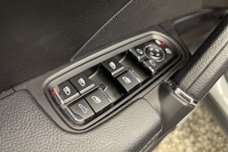 Valkoinen Porsche Cayenne 2017 kuva 13.