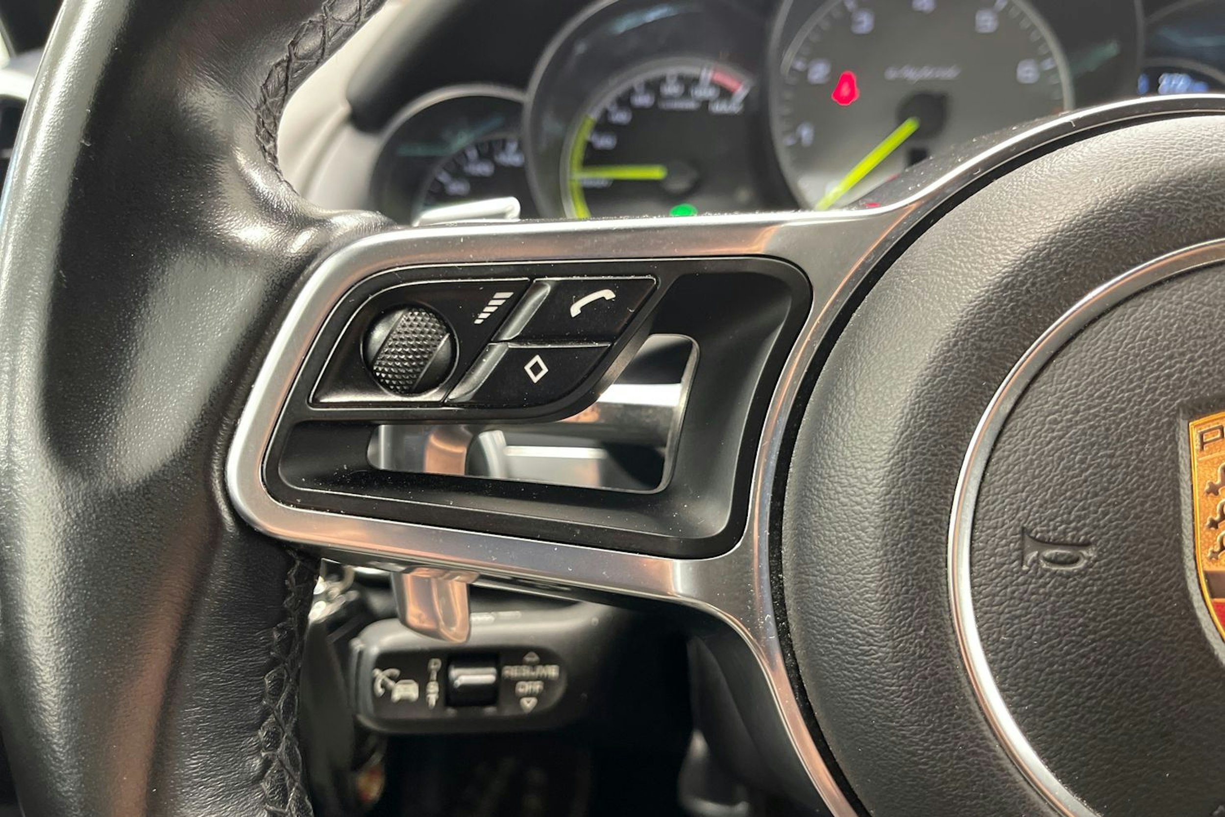 Valkoinen Porsche Cayenne 2017 kuva 15.
