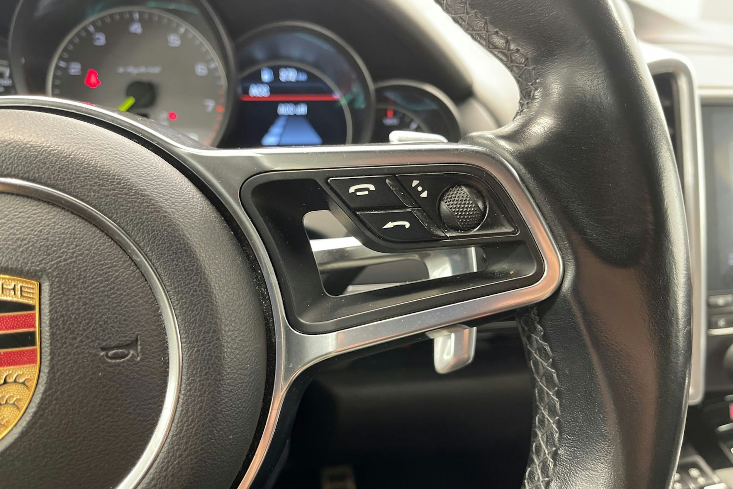 Valkoinen Porsche Cayenne 2017 kuva 16.