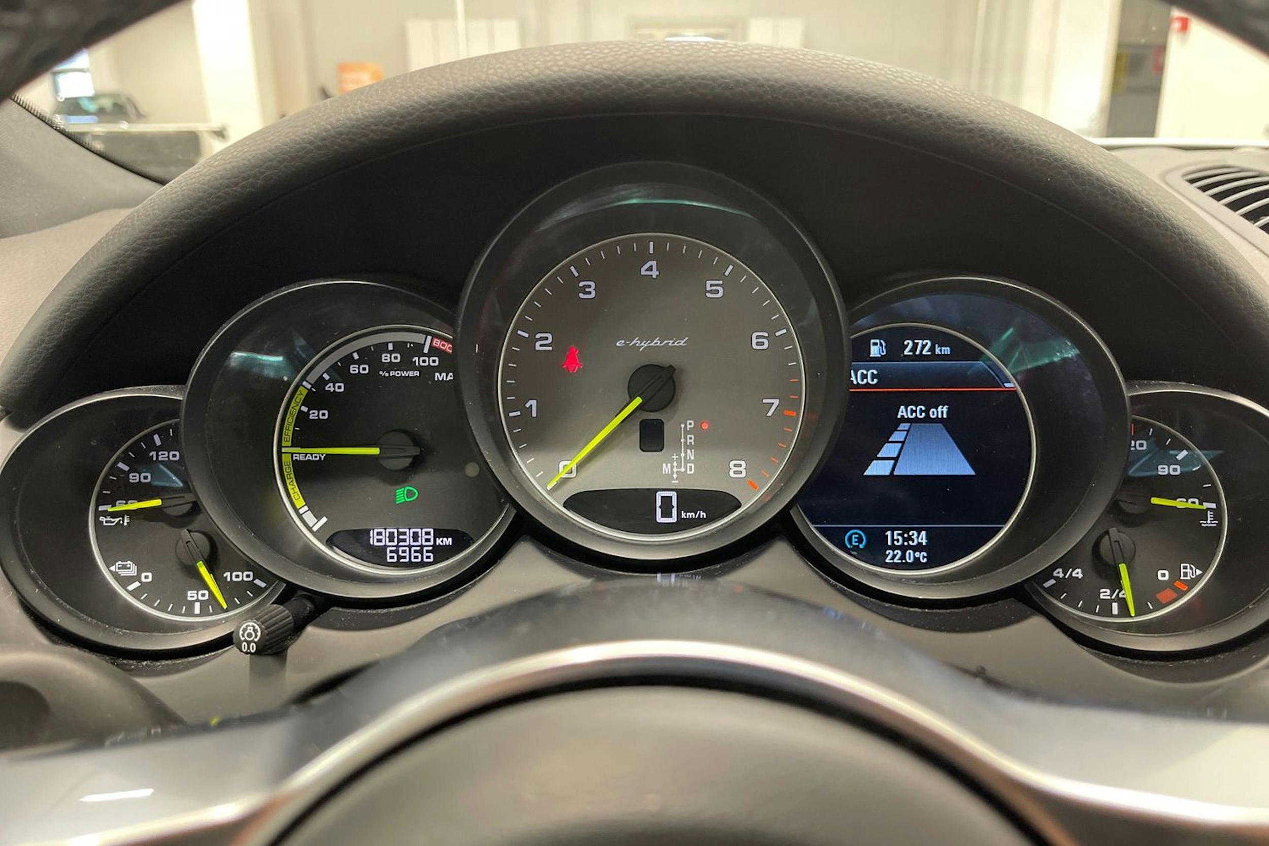 Valkoinen Porsche Cayenne 2017 kuva 17.