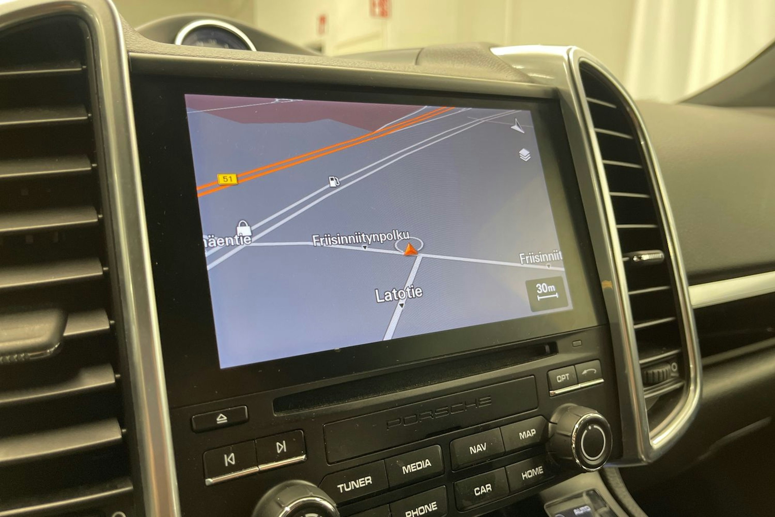 Valkoinen Porsche Cayenne 2017 kuva 18.