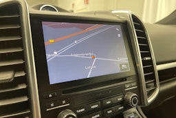 Valkoinen Porsche Cayenne 2017 kuva 18.