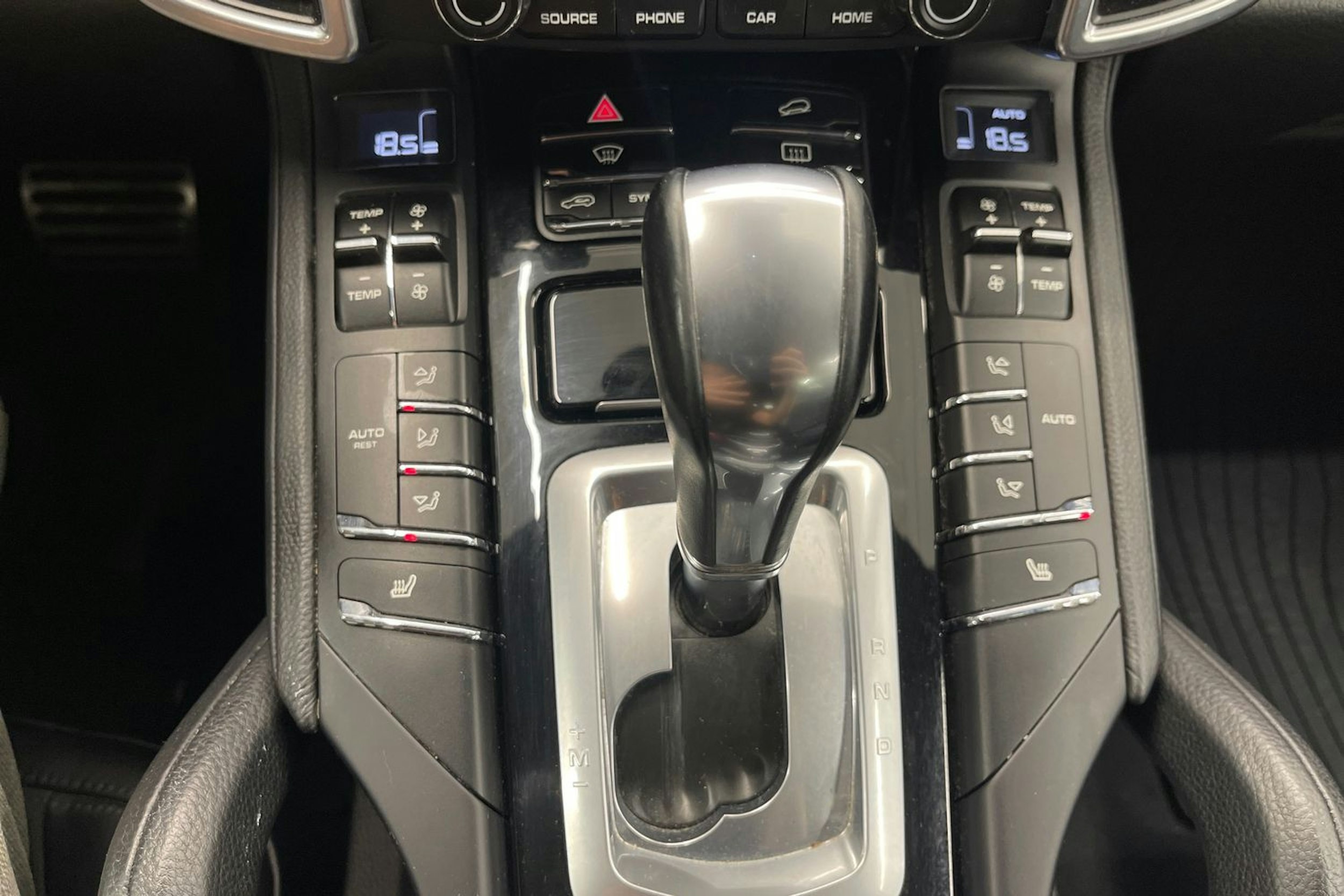 Valkoinen Porsche Cayenne 2017 kuva 22.
