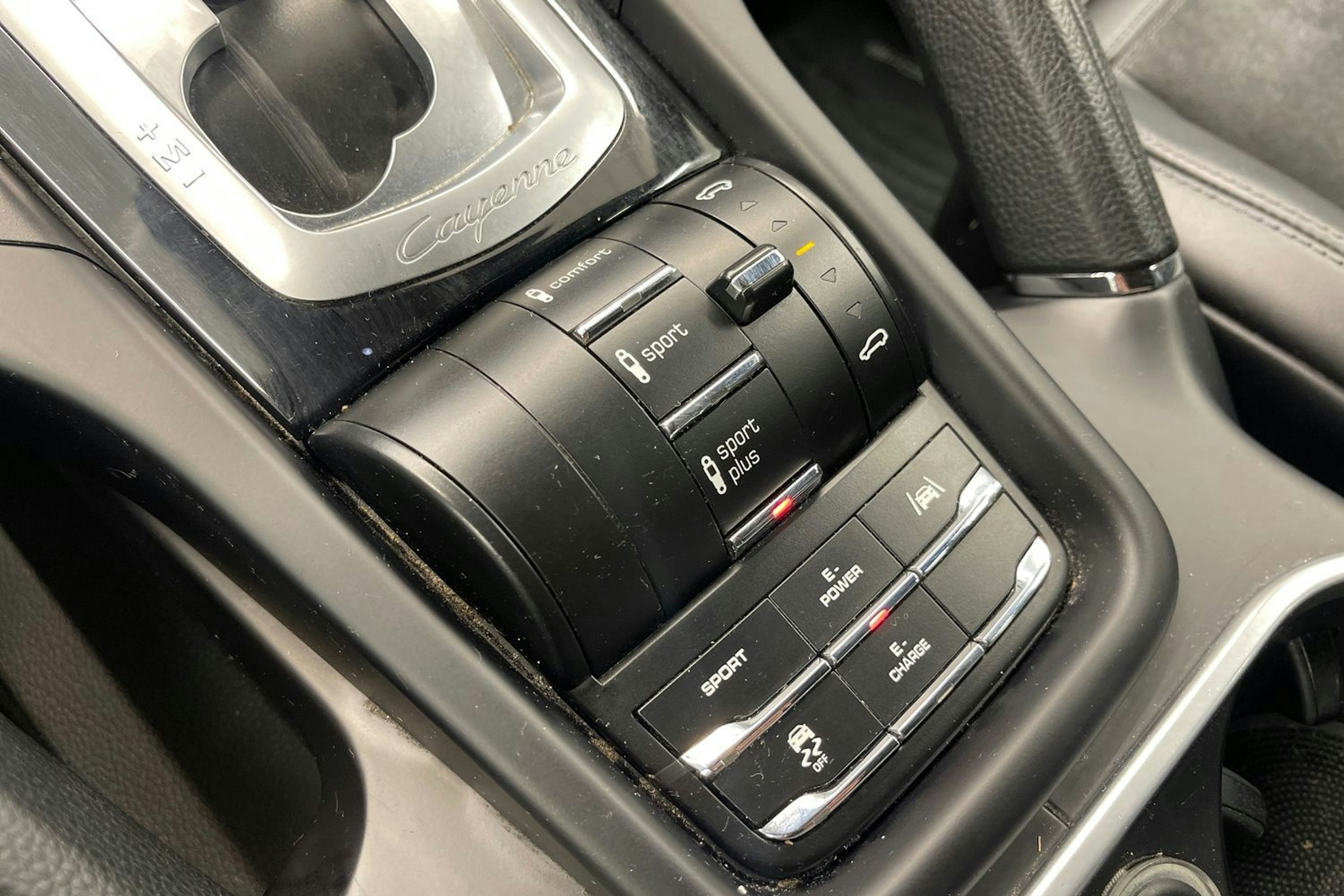 Valkoinen Porsche Cayenne 2017 kuva 23.