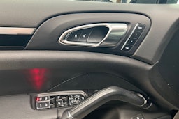 Musta Porsche Cayenne 2016 kuva 11.