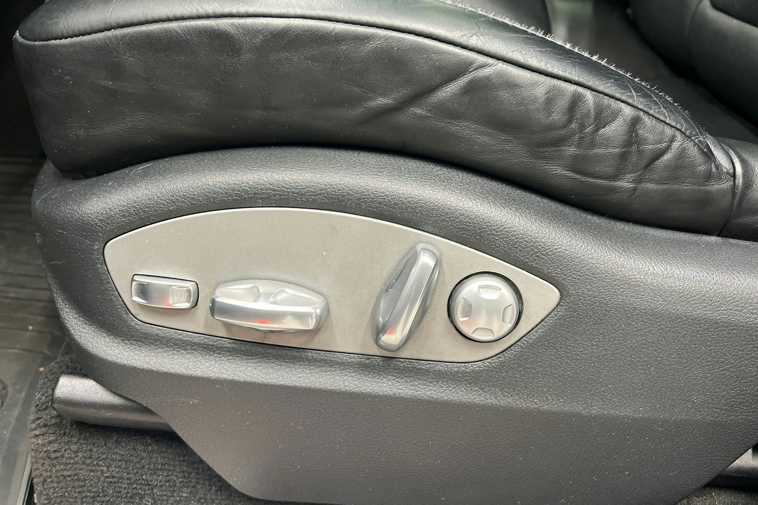 Musta Porsche Cayenne 2016 kuva 12.