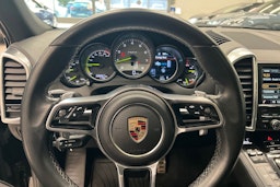 Musta Porsche Cayenne 2016 kuva 13.