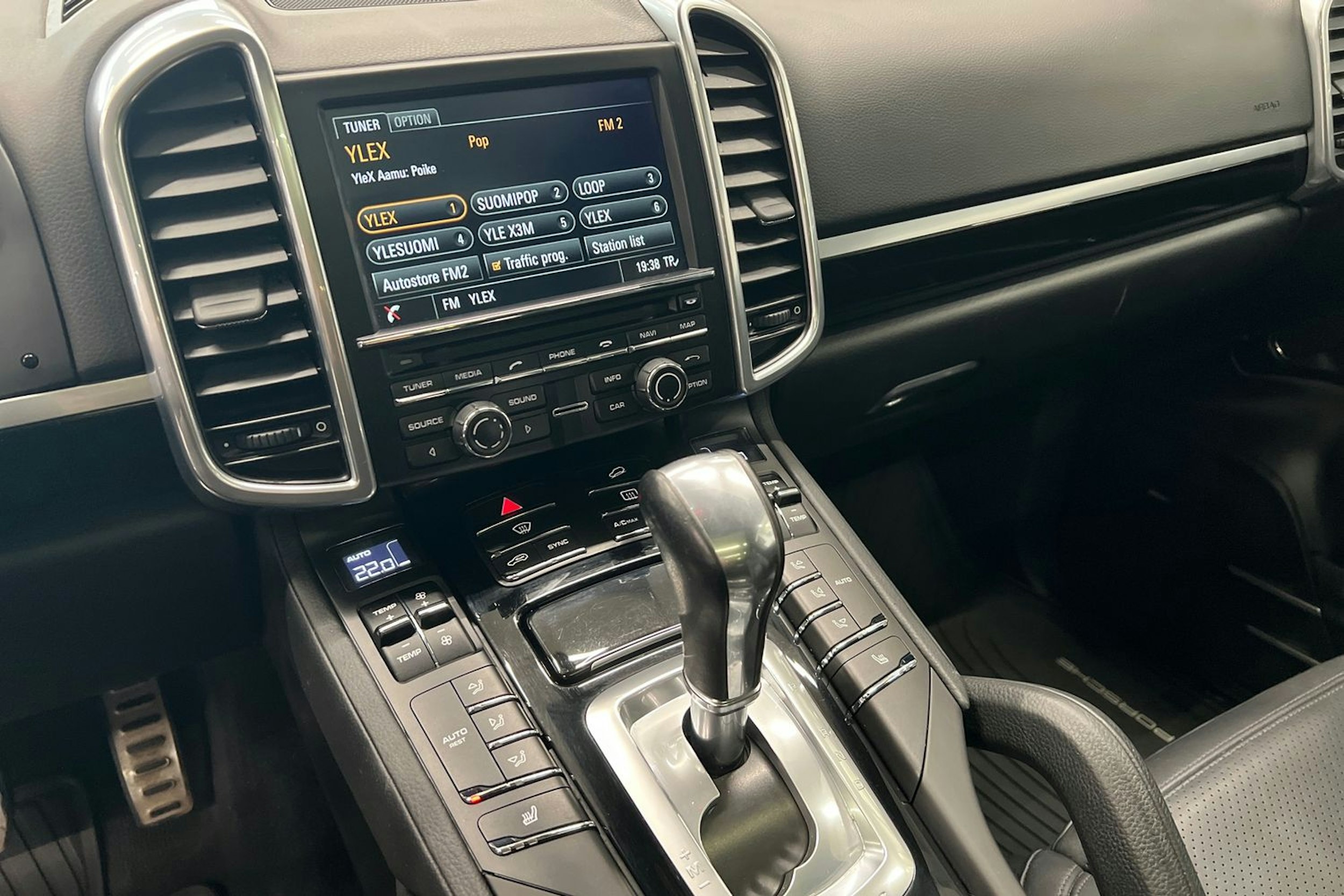 Musta Porsche Cayenne 2016 kuva 14.