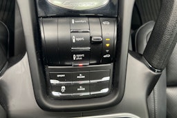 Musta Porsche Cayenne 2016 kuva 16.