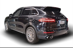 musta Porsche Cayenne 2016 kuva 2.