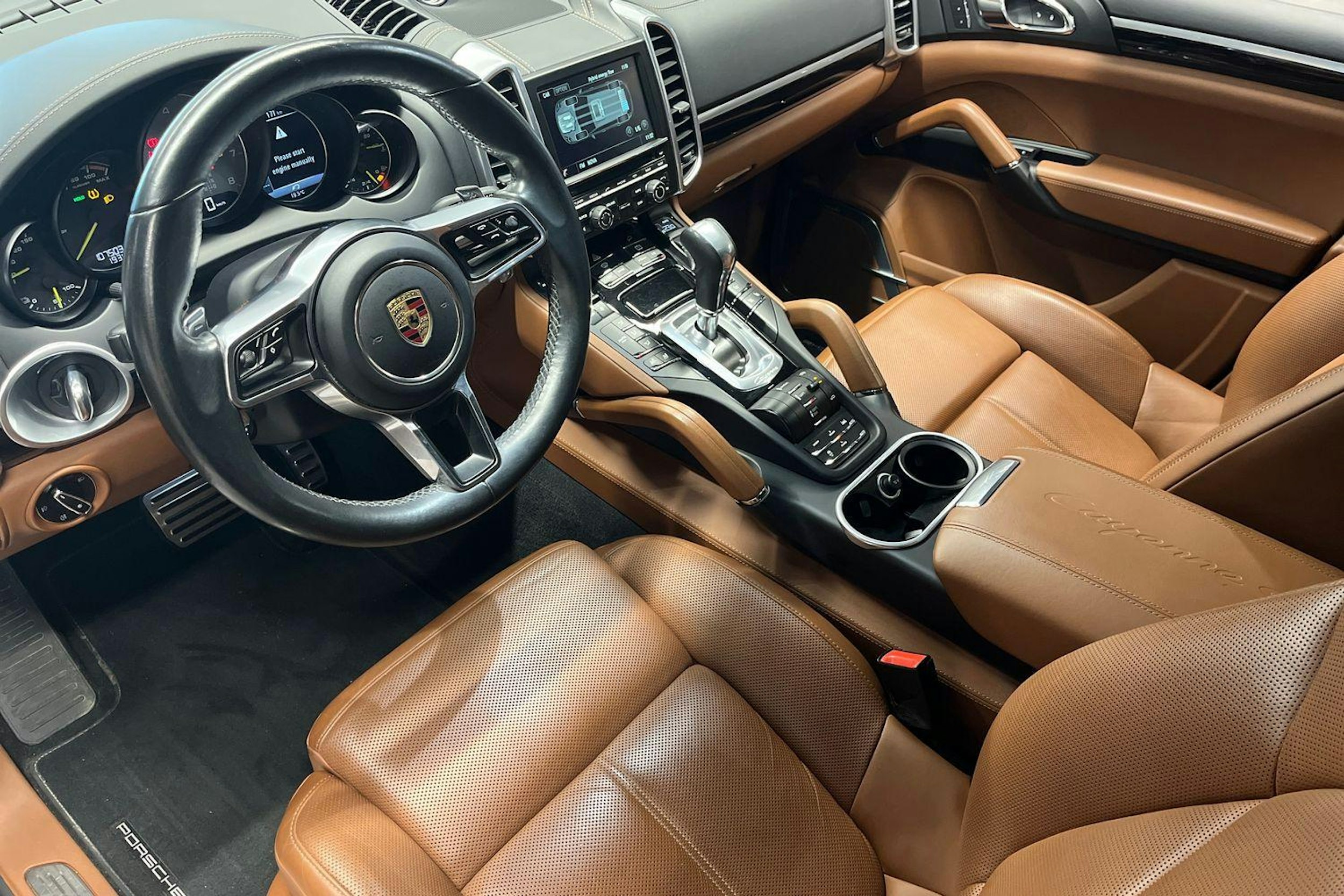 musta Porsche Cayenne 2016 kuva 6.