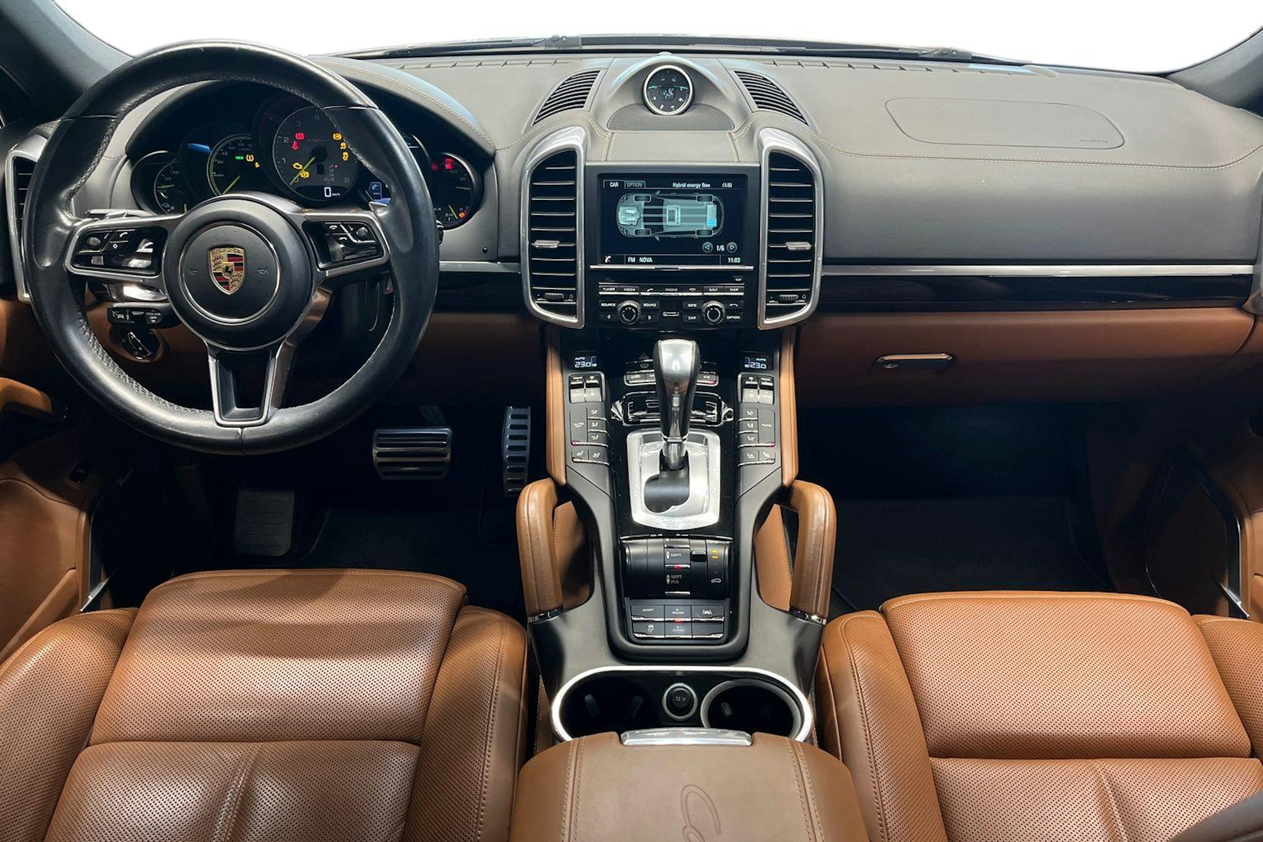 musta Porsche Cayenne 2016 kuva 7.