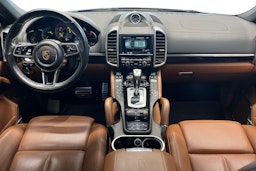 musta Porsche Cayenne 2016 kuva 7.