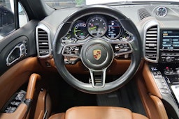 musta Porsche Cayenne 2016 kuva 15.
