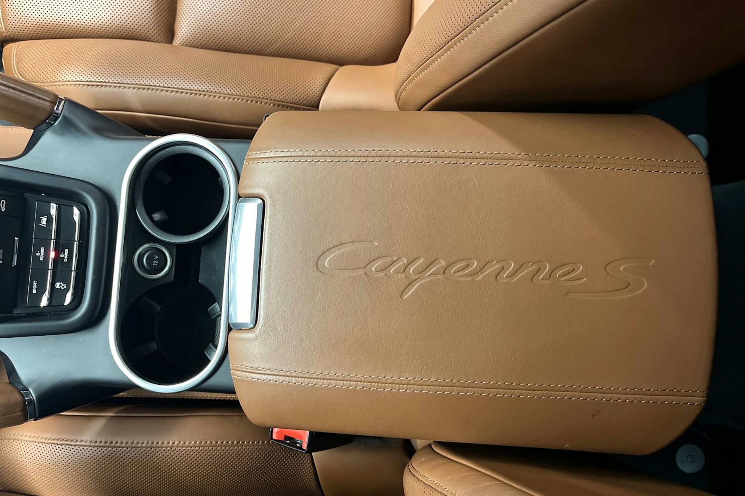 musta Porsche Cayenne 2016 kuva 17.