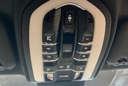 musta Porsche Cayenne 2016 kuva 19.