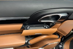 musta Porsche Cayenne 2016 kuva 21.