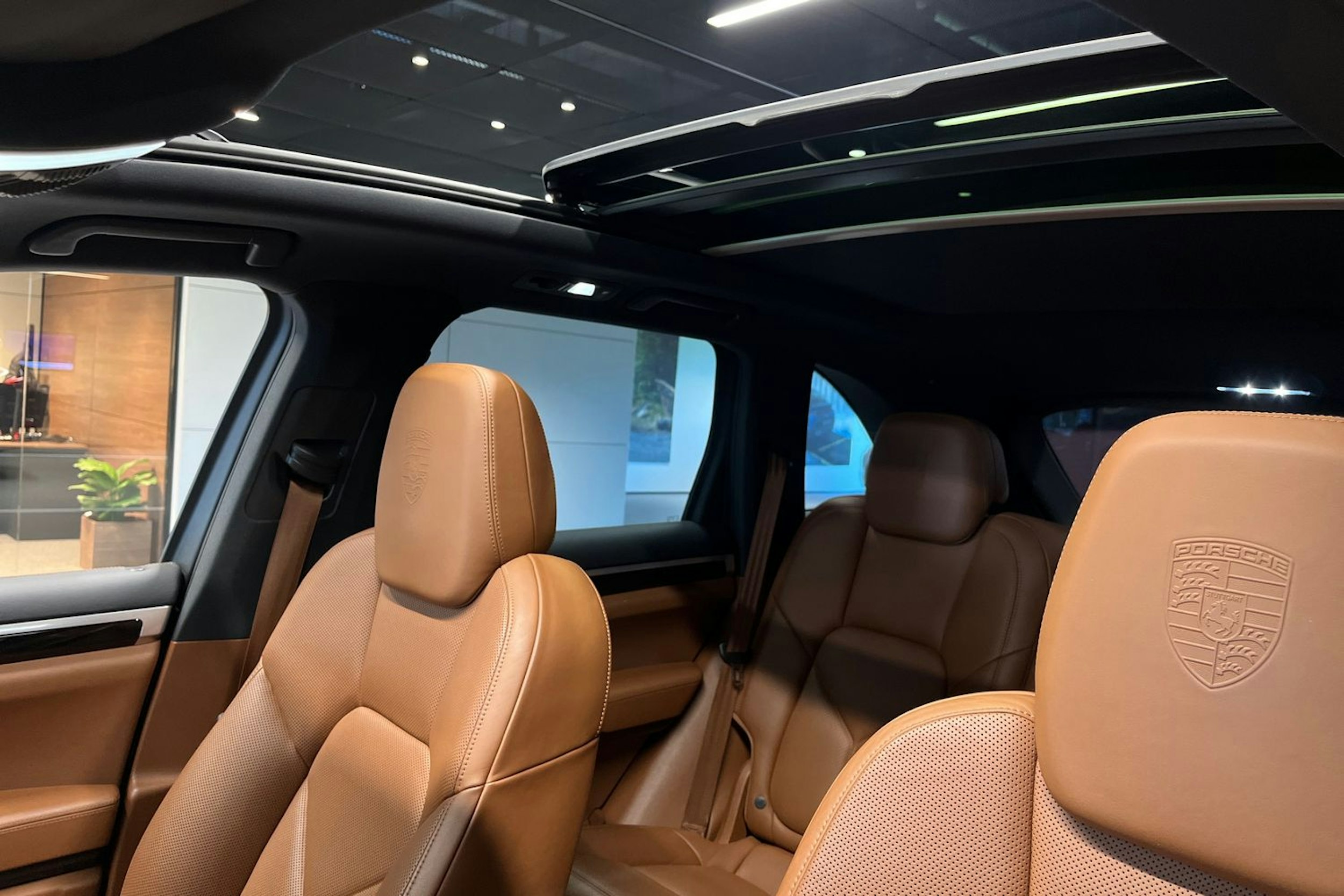 musta Porsche Cayenne 2016 kuva 25.