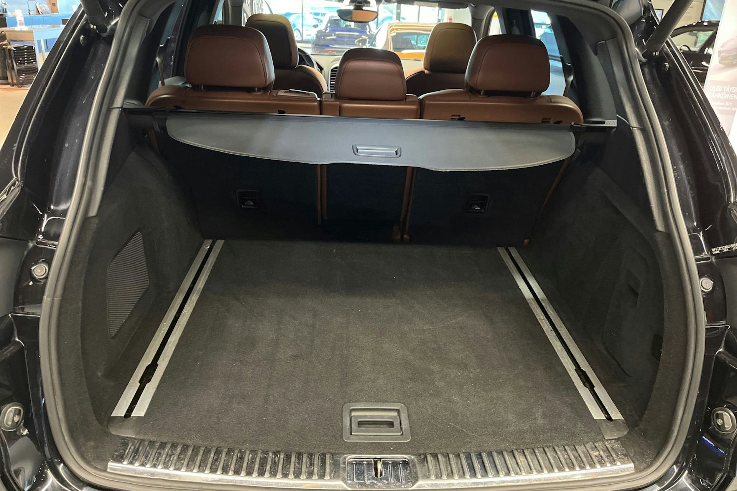 musta Porsche Cayenne 2016 kuva 27.