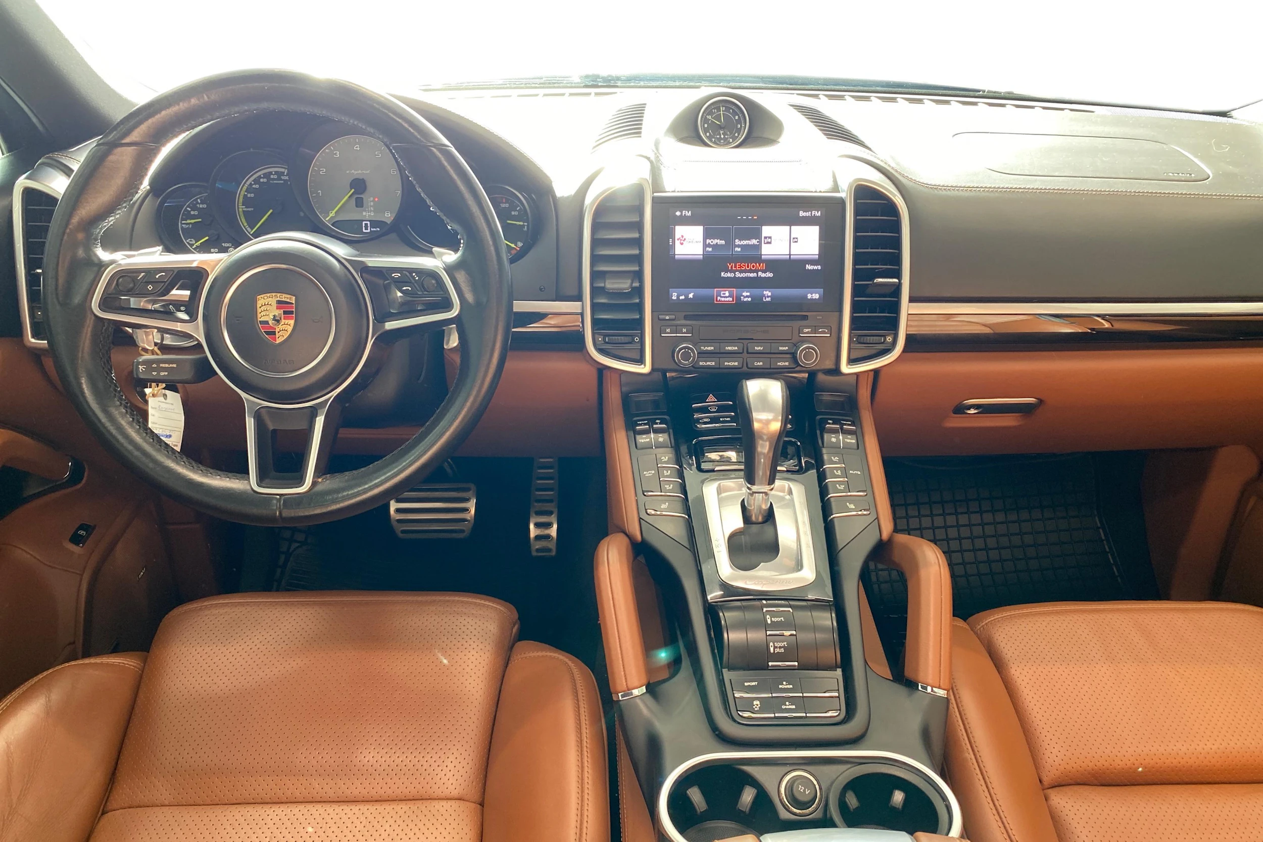 Musta Porsche Cayenne 2017 kuva 7.