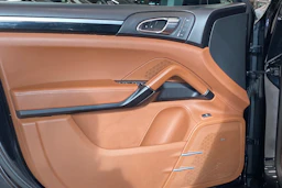 Musta Porsche Cayenne 2017 kuva 10.