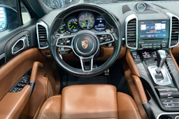 Musta Porsche Cayenne 2017 kuva 14.