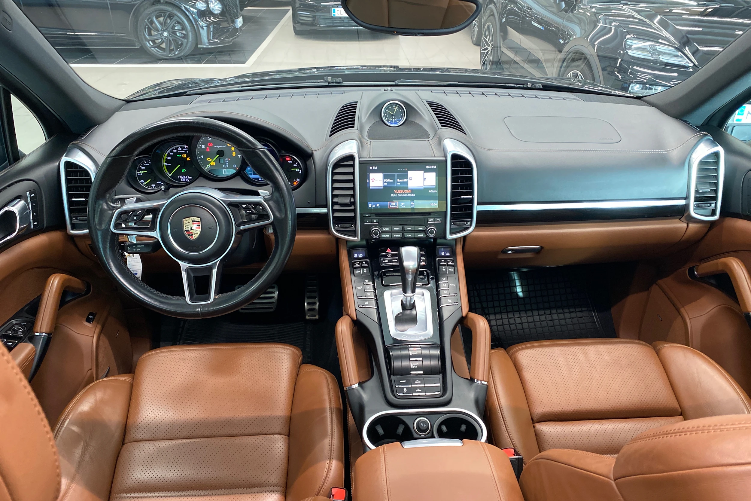 Musta Porsche Cayenne 2017 kuva 15.