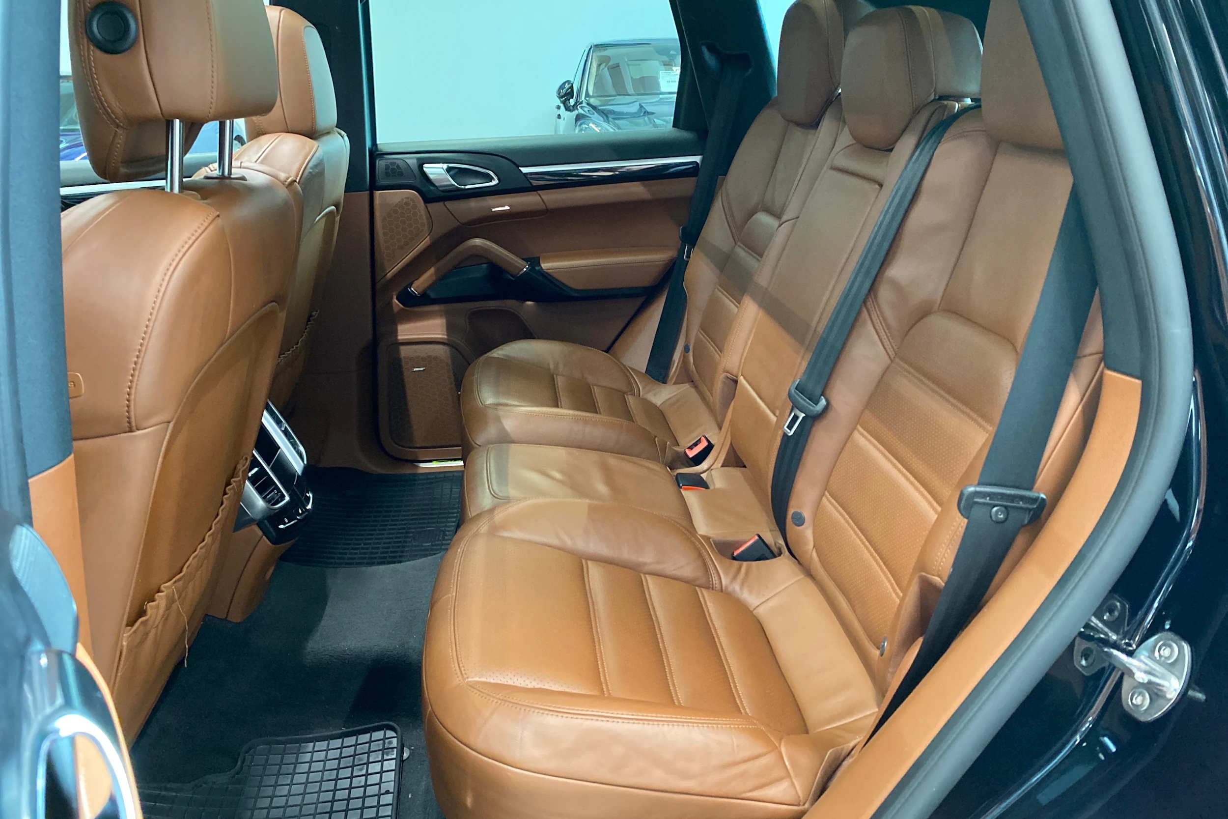 Musta Porsche Cayenne 2017 kuva 16.