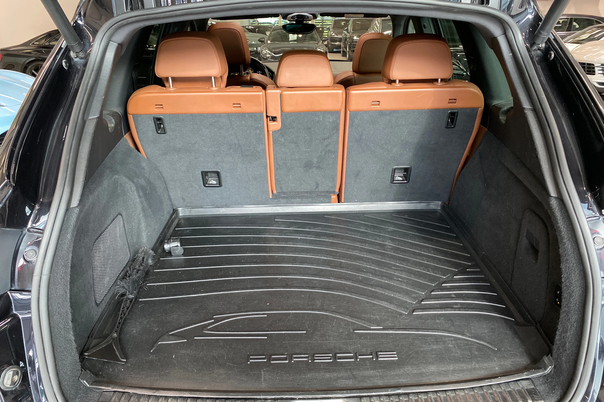 Musta Porsche Cayenne 2017 kuva 17.