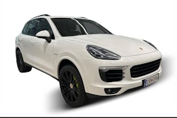 Valkoinen Porsche Cayenne 2017 kuva 1.