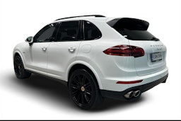 Valkoinen Porsche Cayenne 2017 kuva 2.