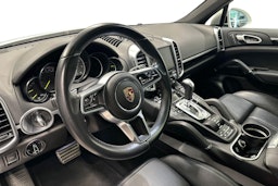 Valkoinen Porsche Cayenne 2017 kuva 6.