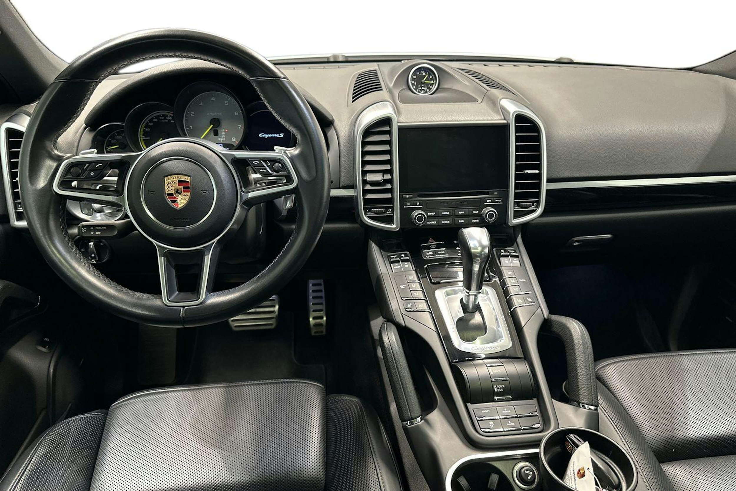 Valkoinen Porsche Cayenne 2017 kuva 7.
