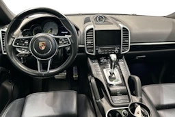 Valkoinen Porsche Cayenne 2017 kuva 7.