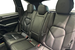 Valkoinen Porsche Cayenne 2017 kuva 8.