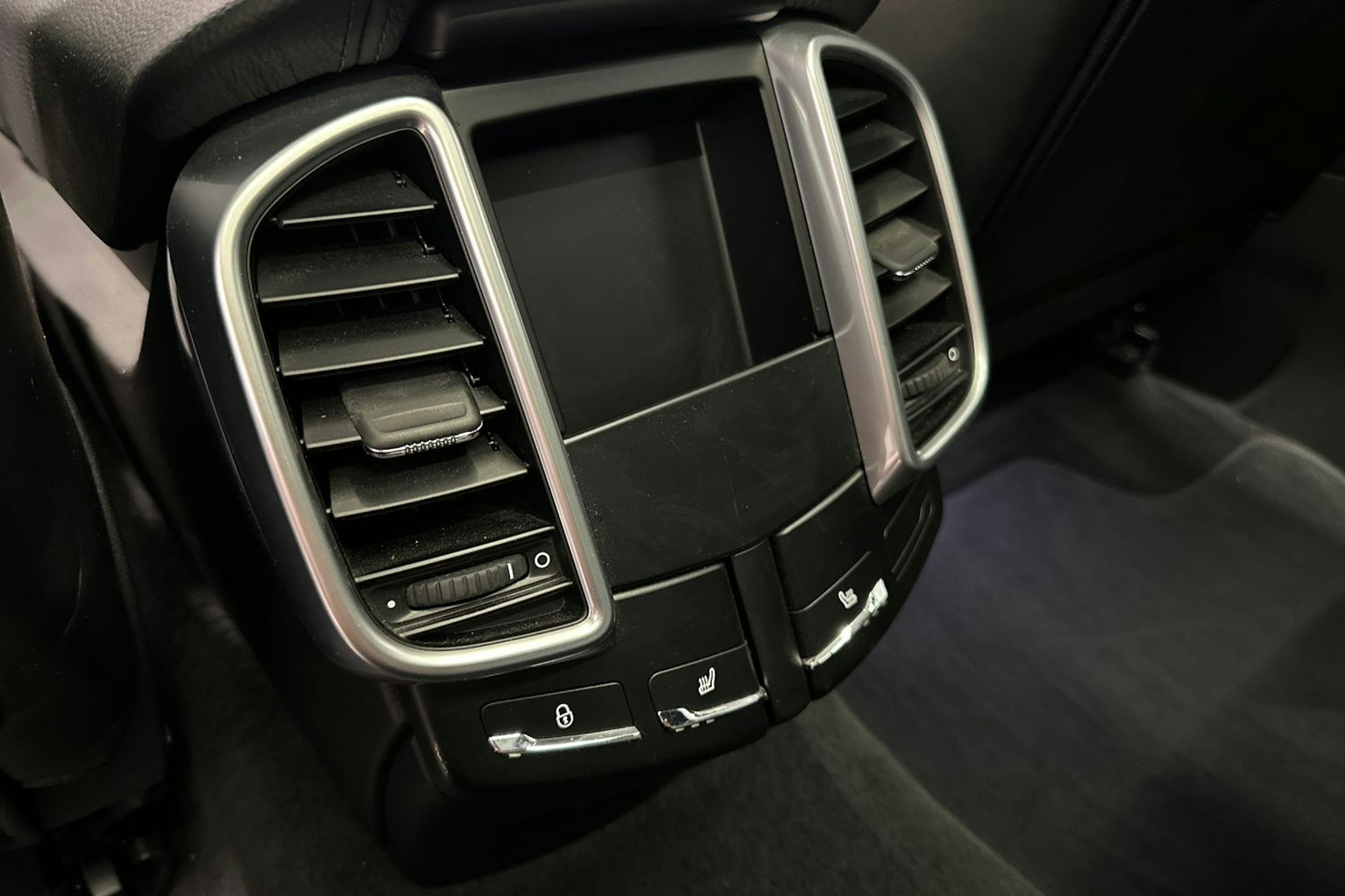 Valkoinen Porsche Cayenne 2017 kuva 14.