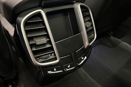 Valkoinen Porsche Cayenne 2017 kuva 14.