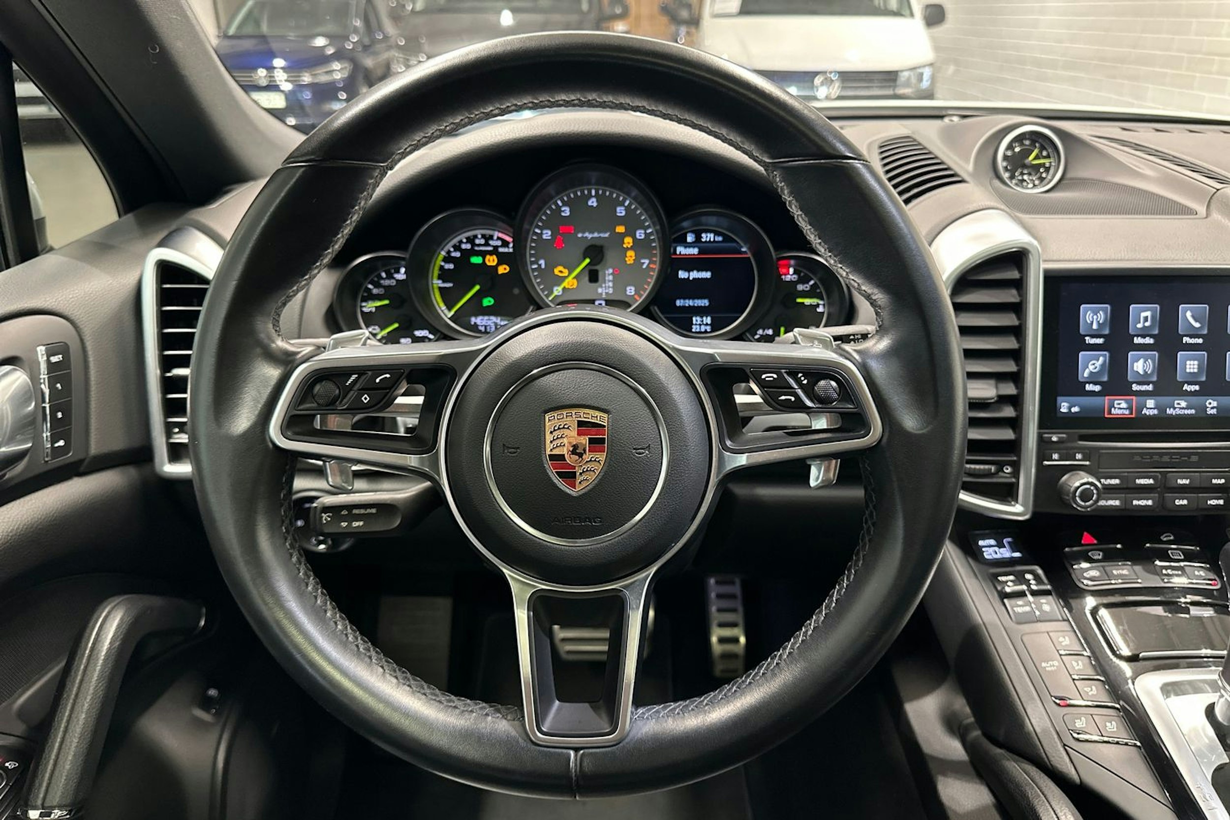 Valkoinen Porsche Cayenne 2017 kuva 17.