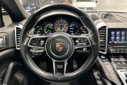Valkoinen Porsche Cayenne 2017 kuva 17.