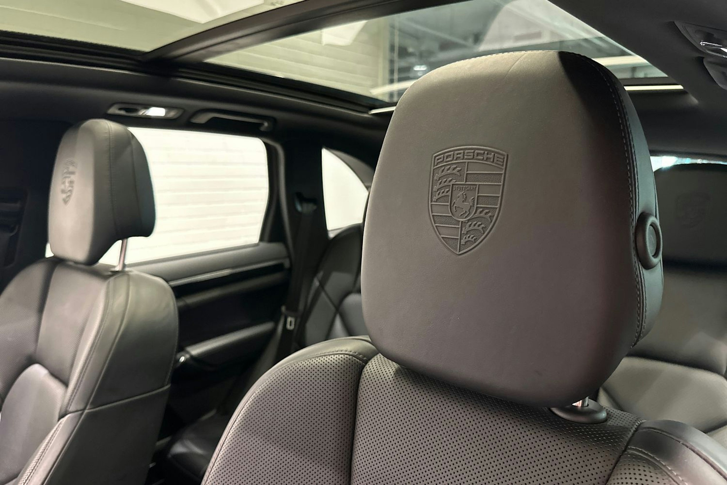 Valkoinen Porsche Cayenne 2017 kuva 18.