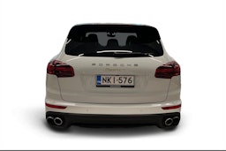 Valkoinen Porsche Cayenne 2017 kuva 3.