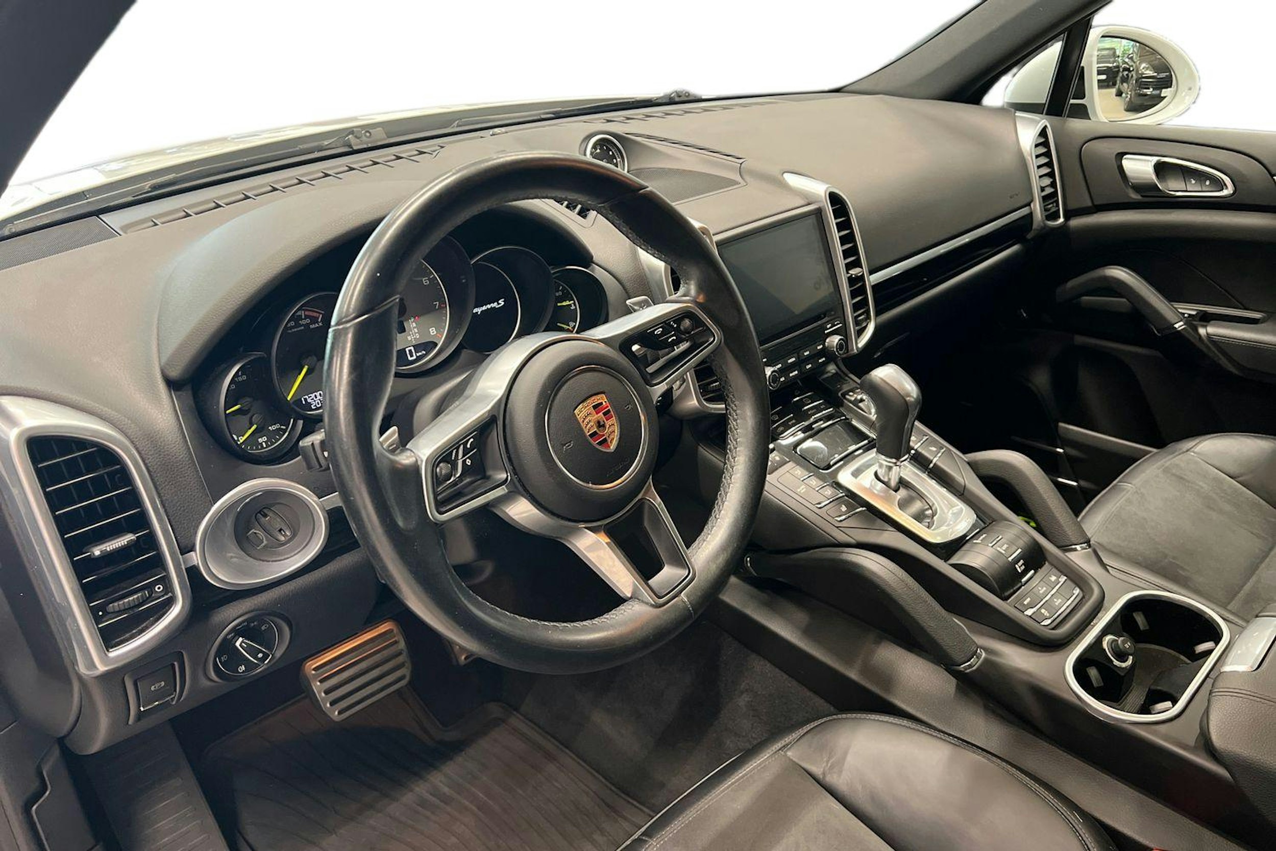 Valkoinen Porsche Cayenne 2017 kuva 6.