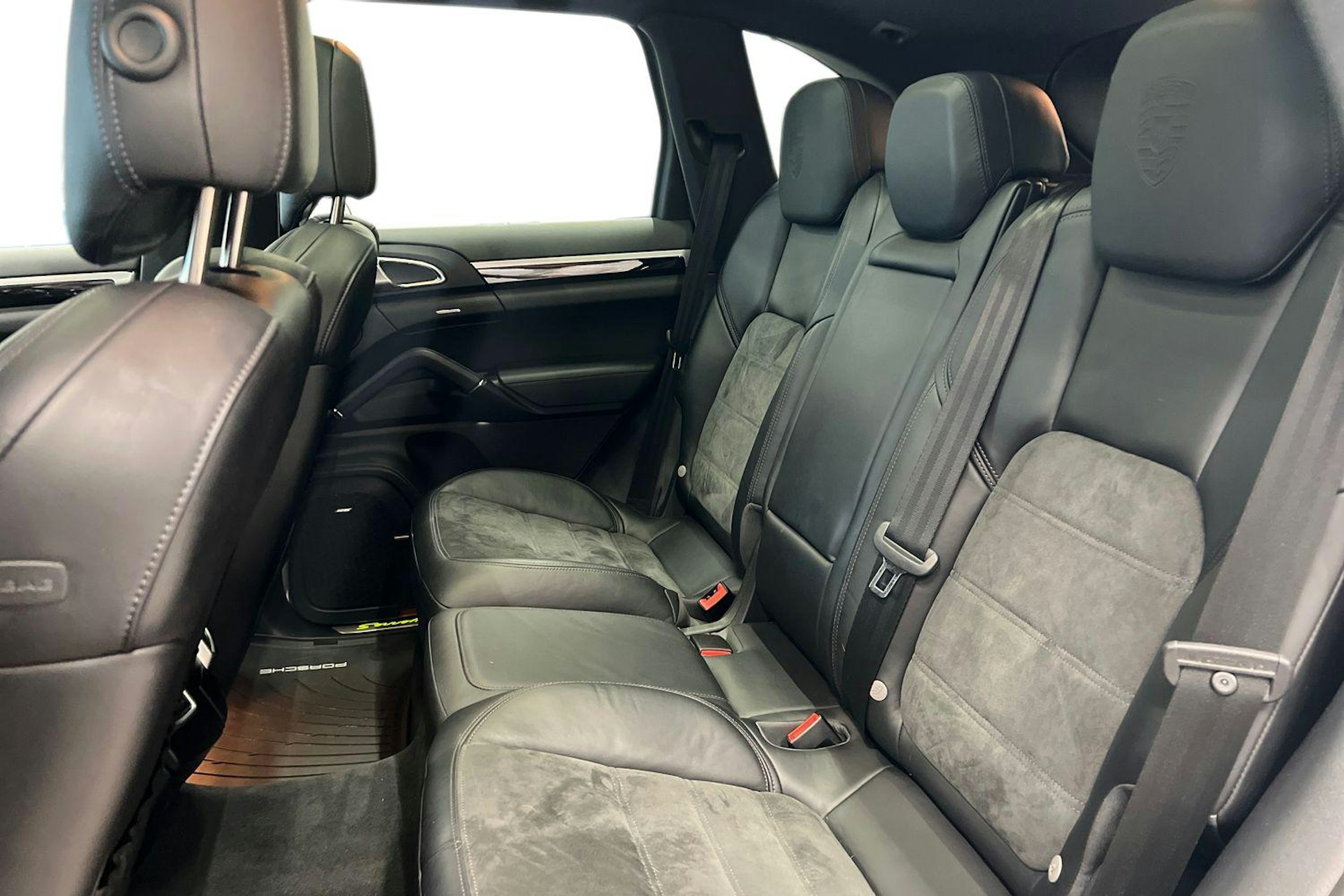 Valkoinen Porsche Cayenne 2017 kuva 8.