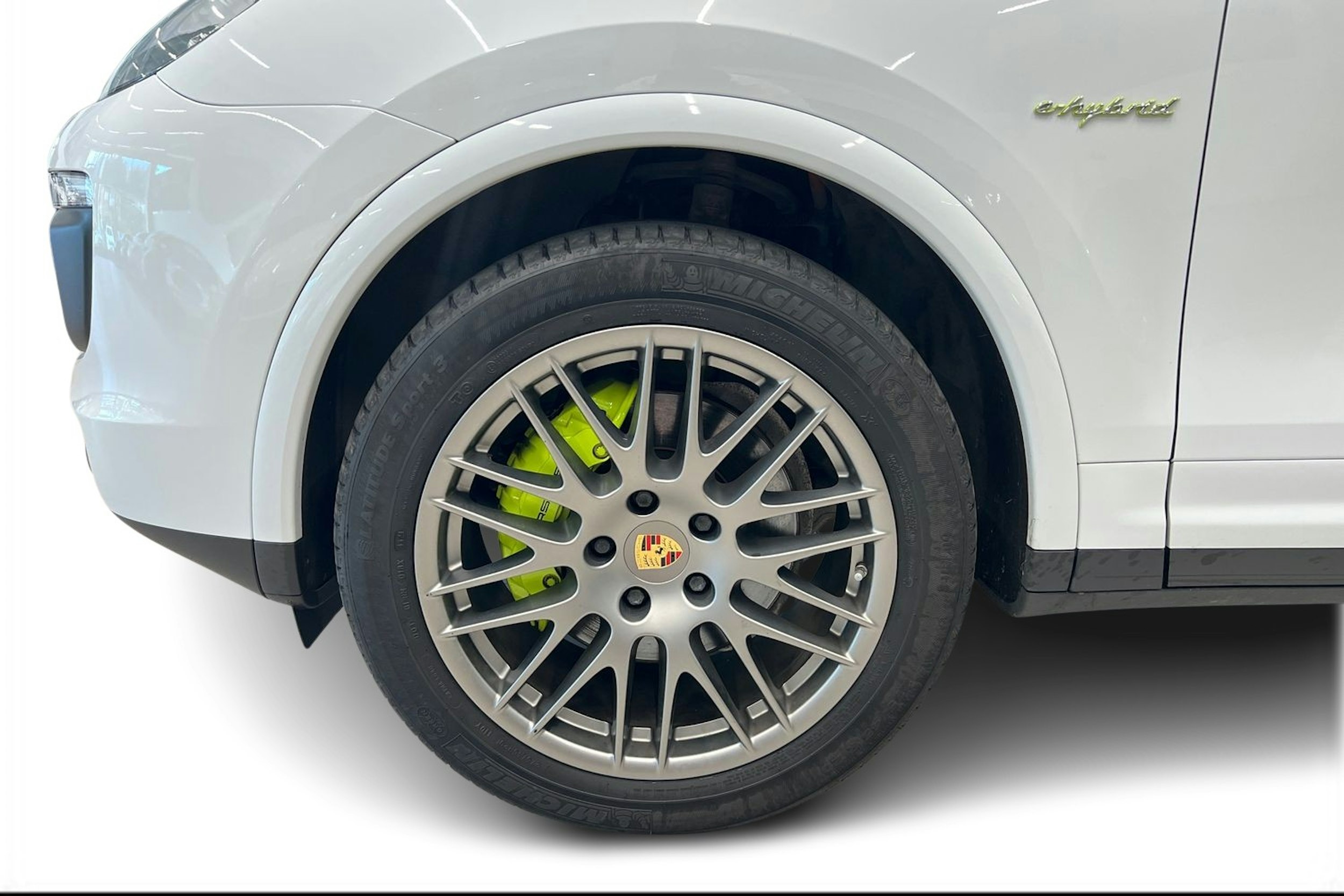 Valkoinen Porsche Cayenne 2017 kuva 9.
