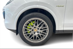 Valkoinen Porsche Cayenne 2017 kuva 9.