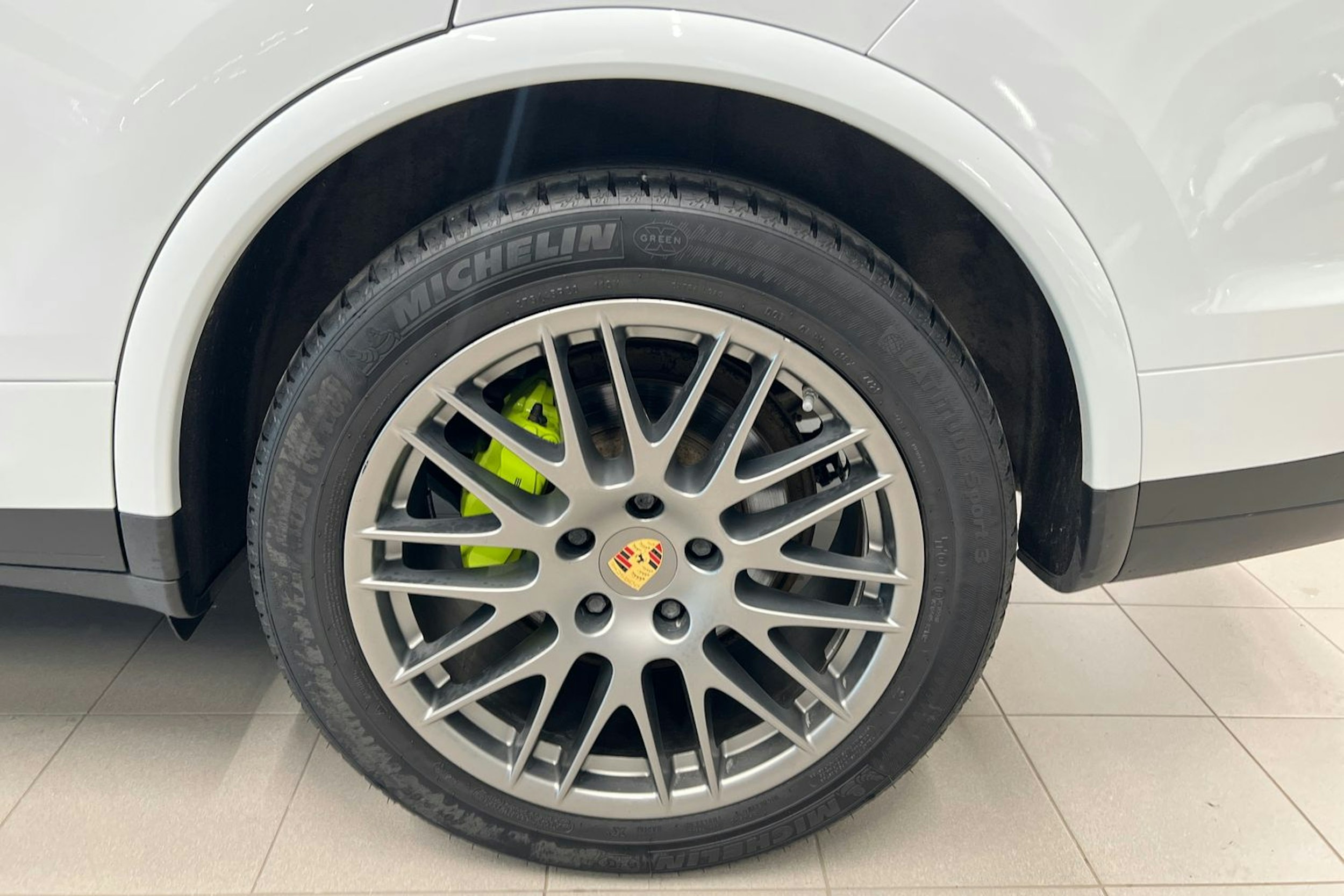 Valkoinen Porsche Cayenne 2017 kuva 10.
