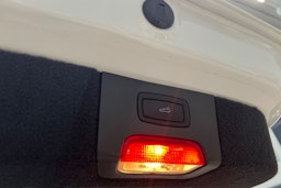 Valkoinen Porsche Cayenne 2017 kuva 12.