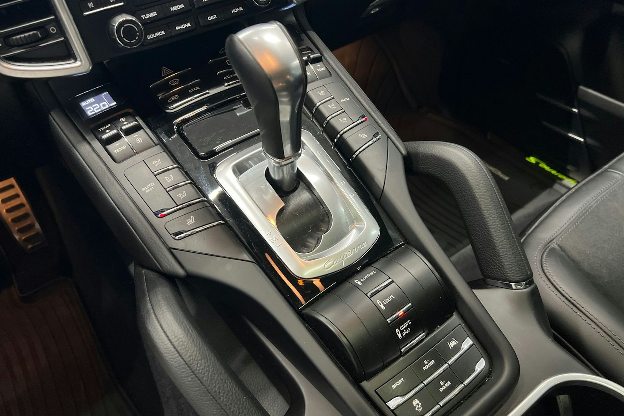 Valkoinen Porsche Cayenne 2017 kuva 14.